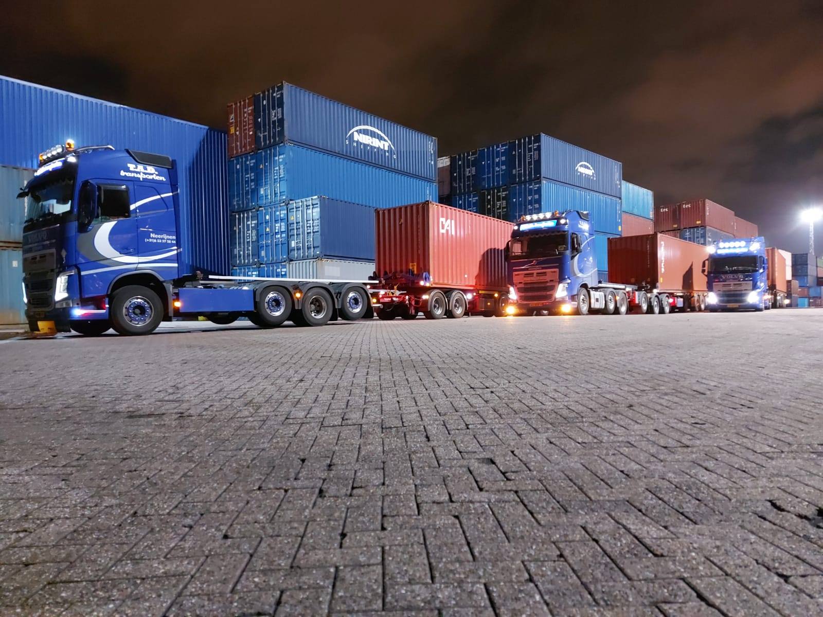 TTN B.V. | Charters van TTN B.V. laden containers in de haven op voor transport